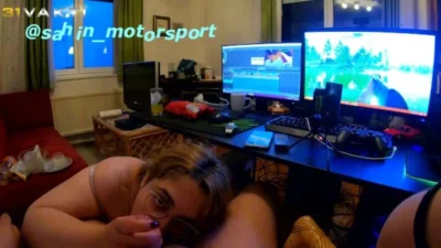 turk gozluklu sisman kardes porno izle
